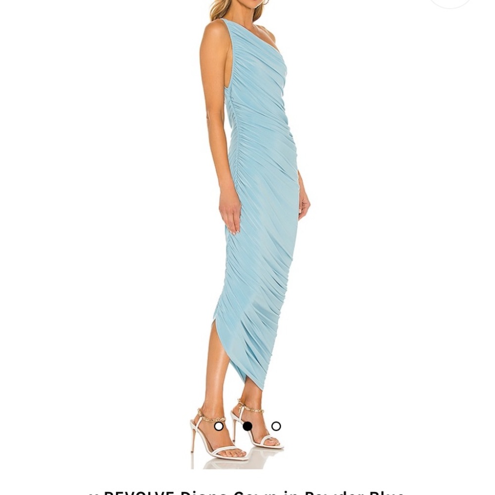 REVOLVE DIANA GOWN IN POWDER BLUE
Norma Kamali